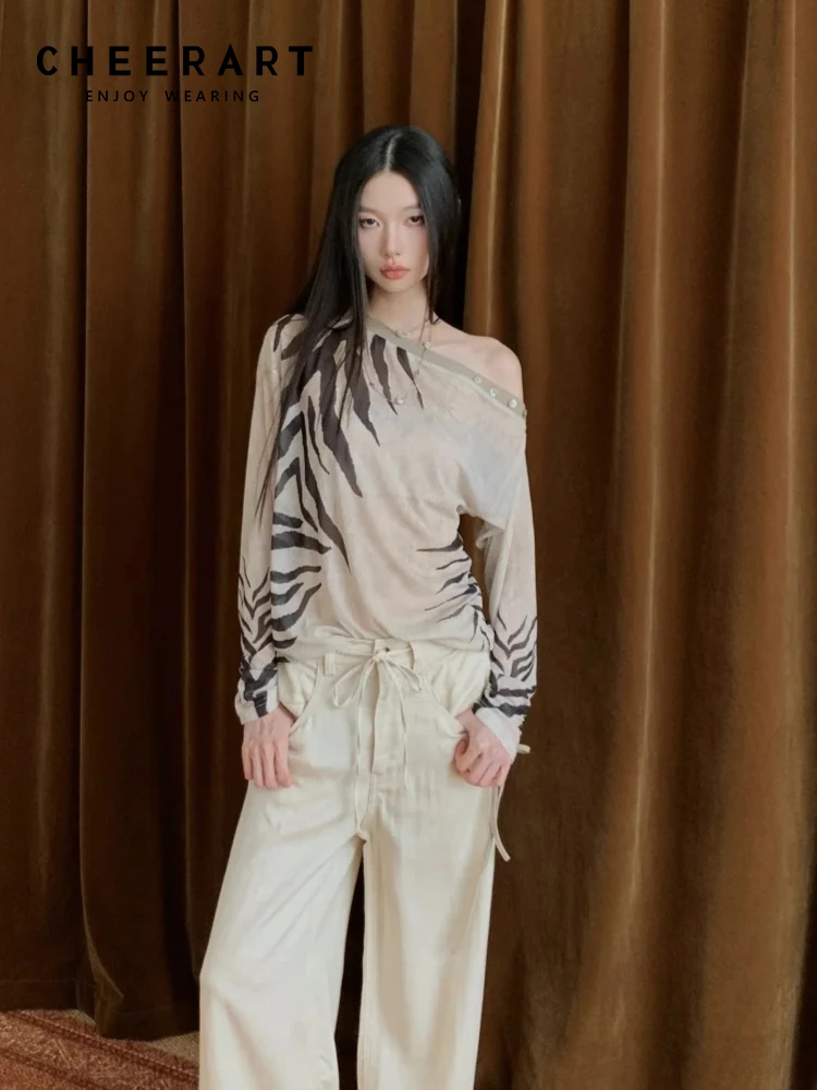 Street Fashion Fall 2025 - CHEERART ゼブラ柄 オフショルダー デザイナー 長袖トップス 2025年秋ファッション