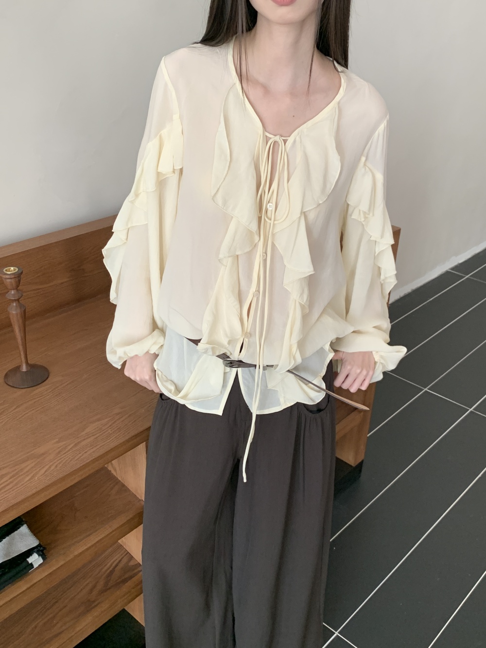 CHEERART ラッフル Vネック タイフロントブラウス  - Street Fashion Fall 2025 のレビューと価格