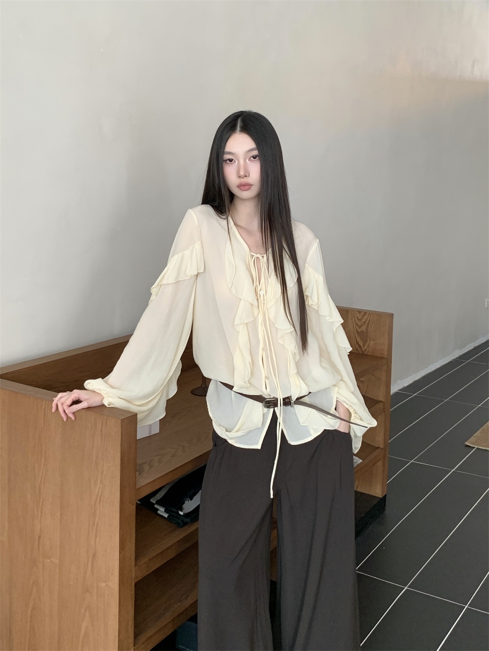 CHEERART ラッフル Vネック タイフロントブラウス  - Street Fashion Fall 2025 のレビューと価格