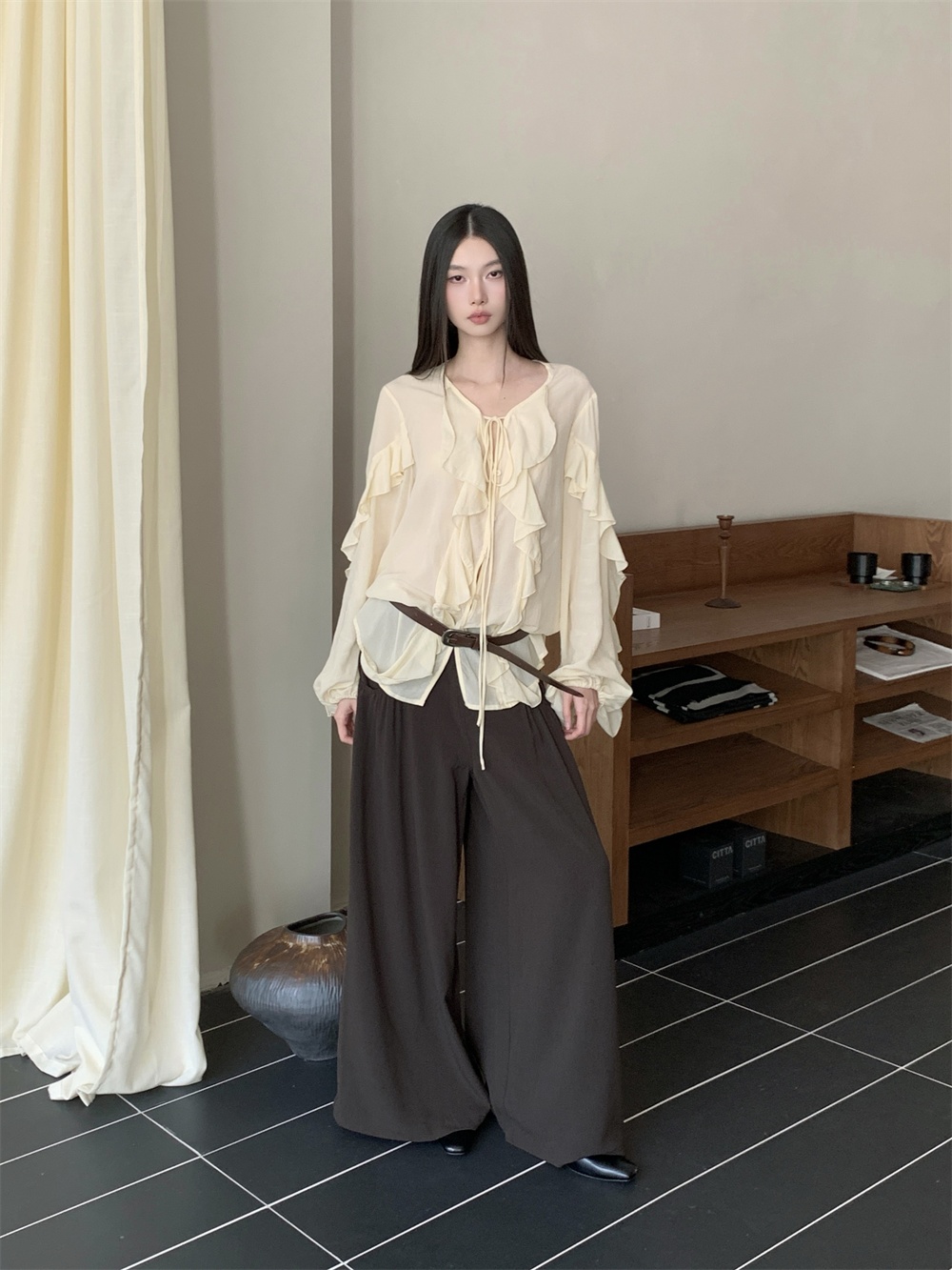 CHEERART ラッフル Vネック タイフロントブラウス  - Street Fashion Fall 2025 のレビューと価格
